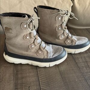 Sorel Women's Taupe and Black Winter Boots
